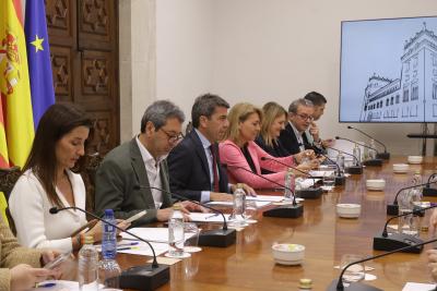 Carlos Mazón destaca el compromís de la Generalitat per “reforçar la Mesa de Diàleg Social per a defendre els interessos de la Comunitat Valenciana”
